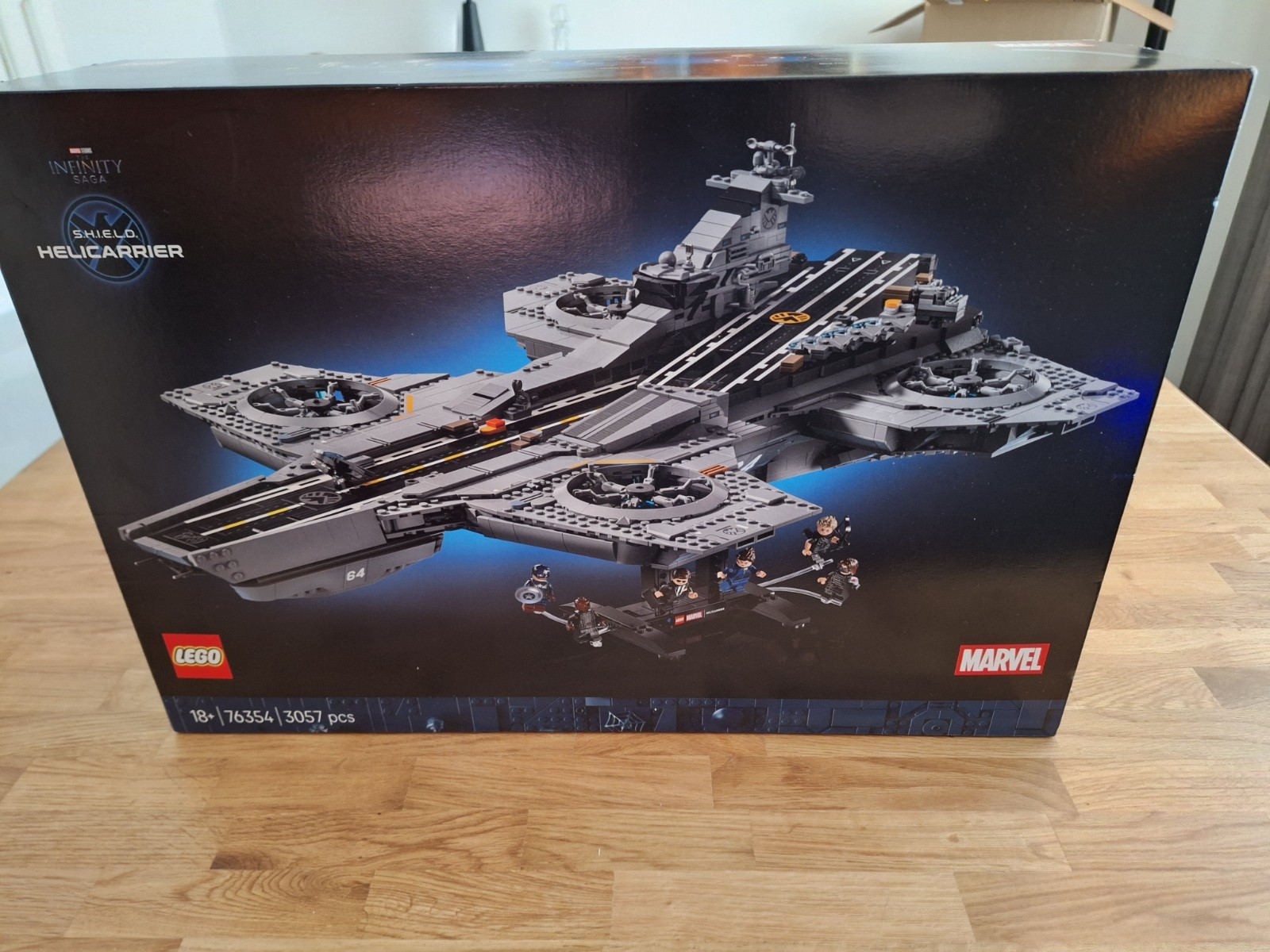 LEGO Marvel S.H.I.E.L.D. Helicarrier Aircraft Carrier Model Kit
